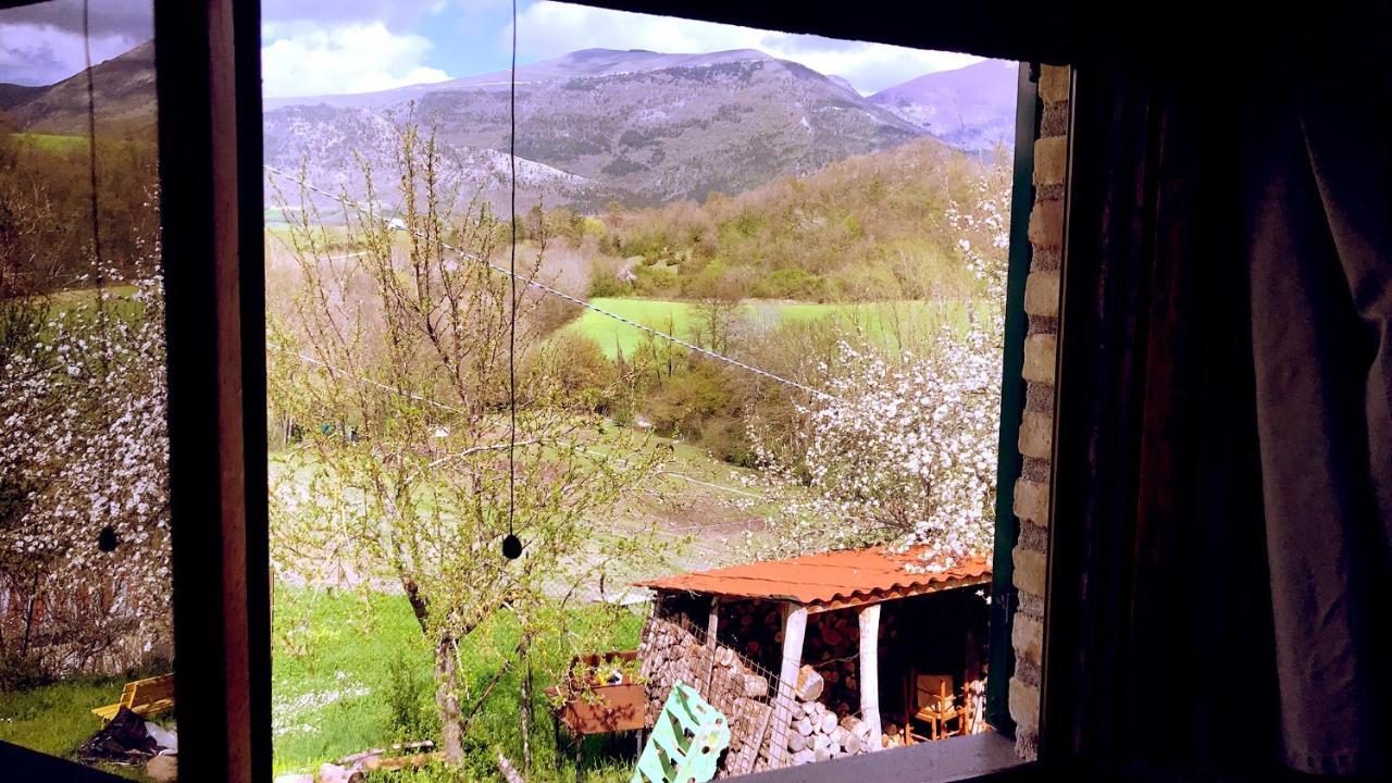 Pian D'Isola Bed & Breakfast Costacciaro Luaran gambar