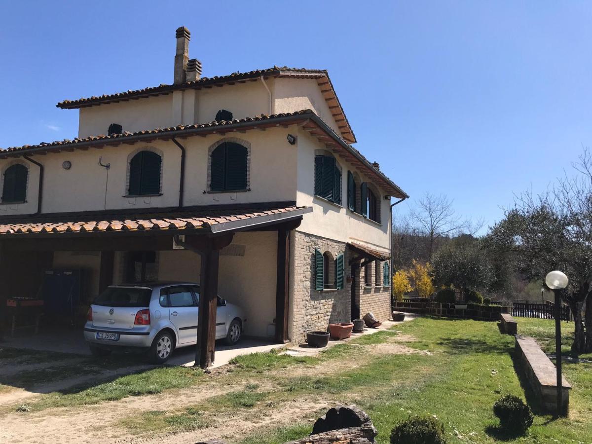 Pian D'Isola Bed & Breakfast Costacciaro Luaran gambar