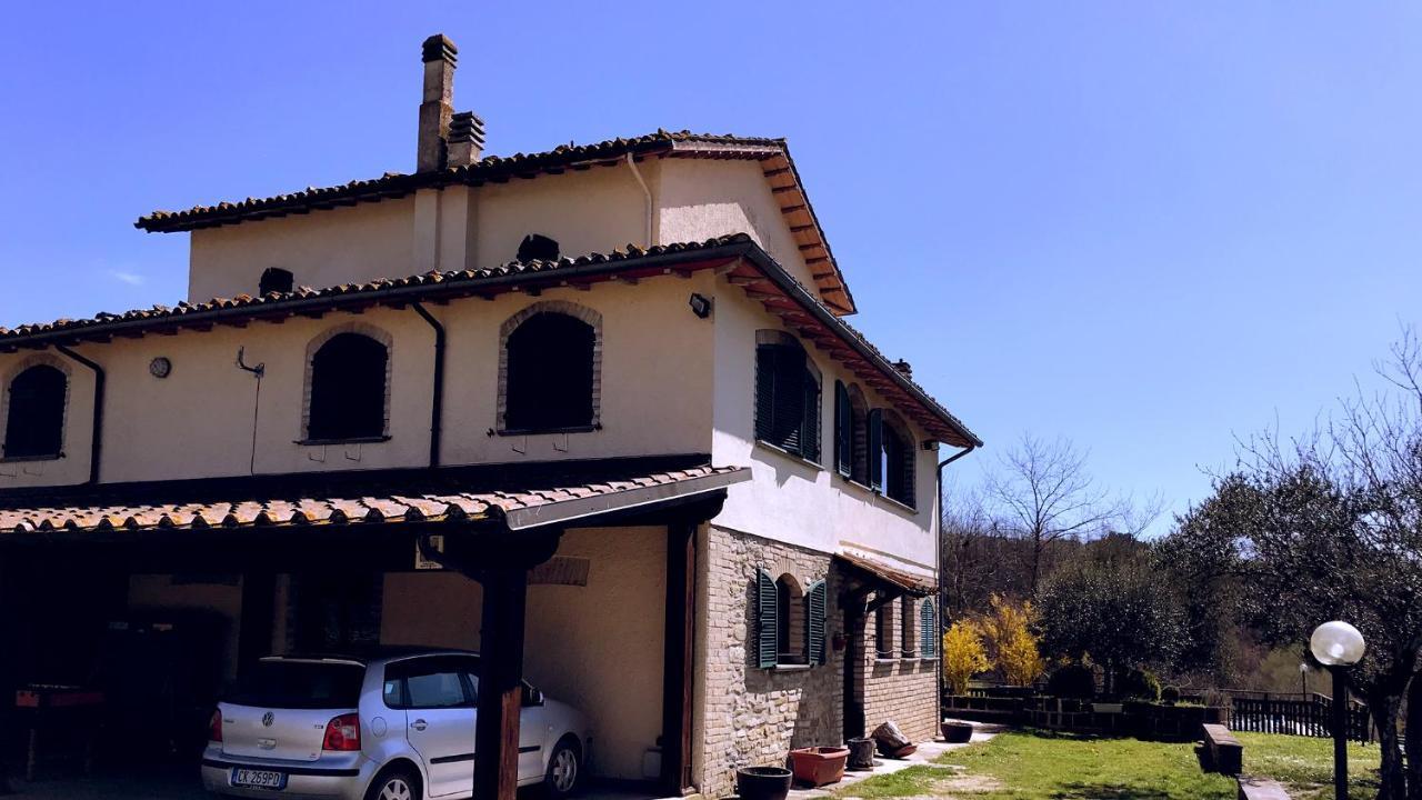 Pian D'Isola Bed & Breakfast Costacciaro Luaran gambar