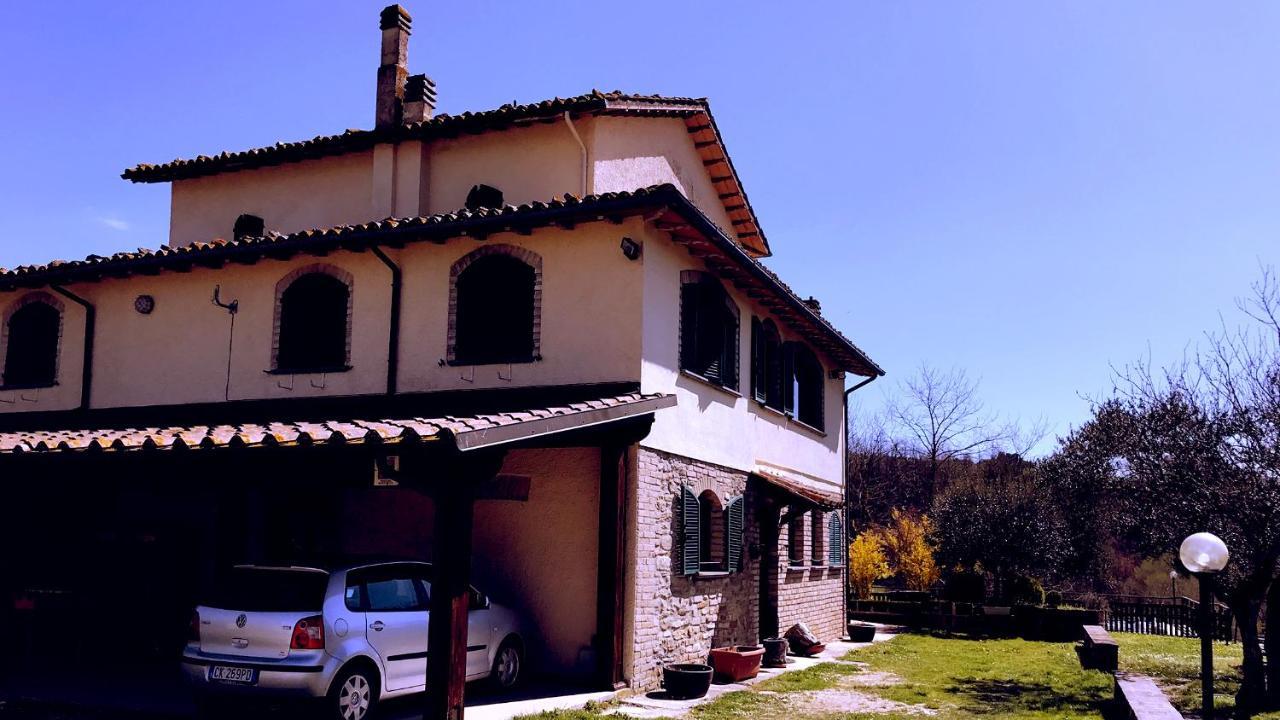 Pian D'Isola Bed & Breakfast Costacciaro Luaran gambar